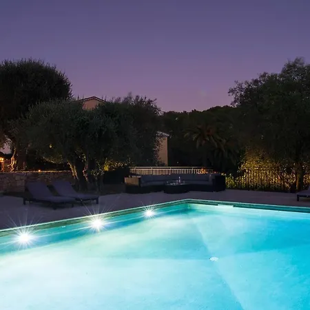 Sleeps 14 Pool Air Con Wifi Willa