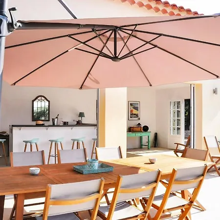 Sleeps 14 Pool Air Con Wifi